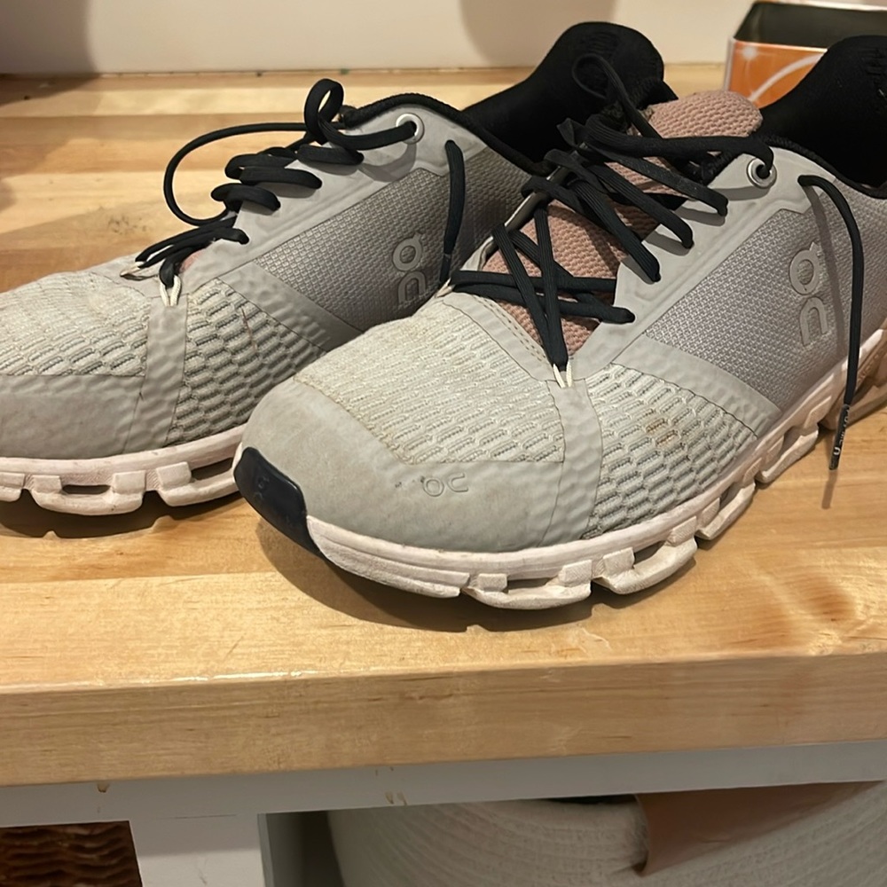 ON gently used shoes